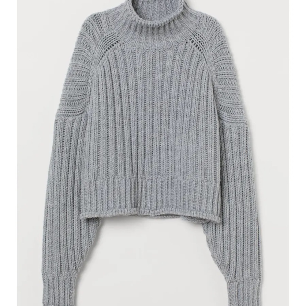 H&M Ribbed Turtleneck Sweater - Picture 1 of 6